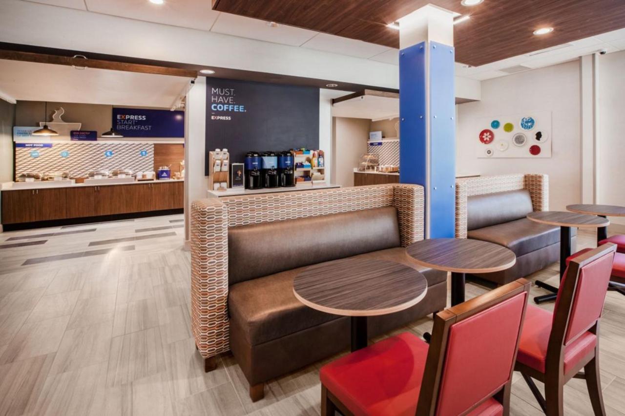 Holiday Inn Express & Suites - Aurora By Ihg Kültér fotó