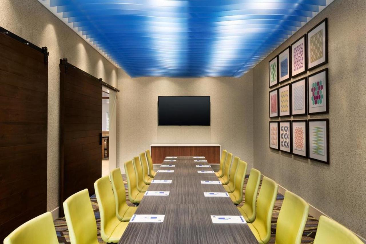 Holiday Inn Express & Suites - Aurora By Ihg Kültér fotó
