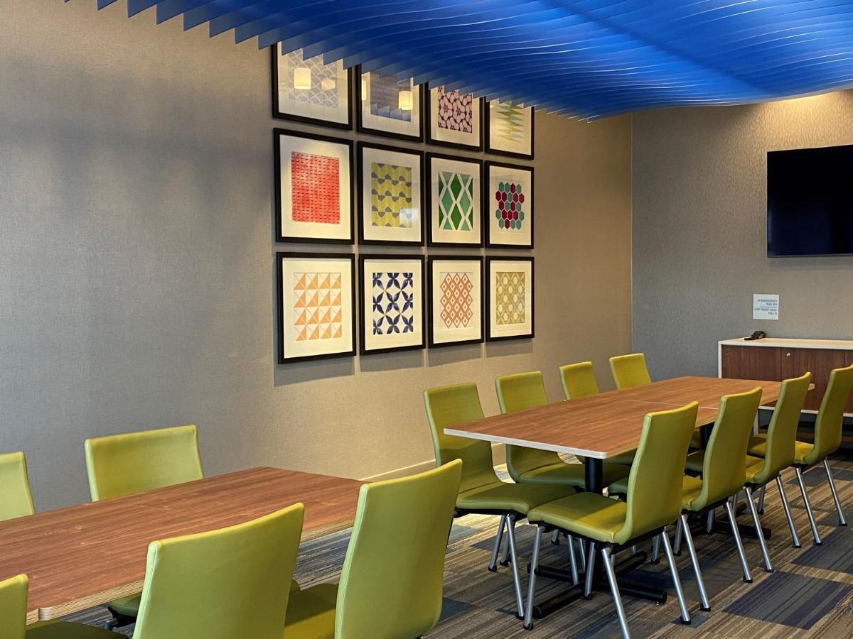 Holiday Inn Express & Suites - Aurora By Ihg Kültér fotó