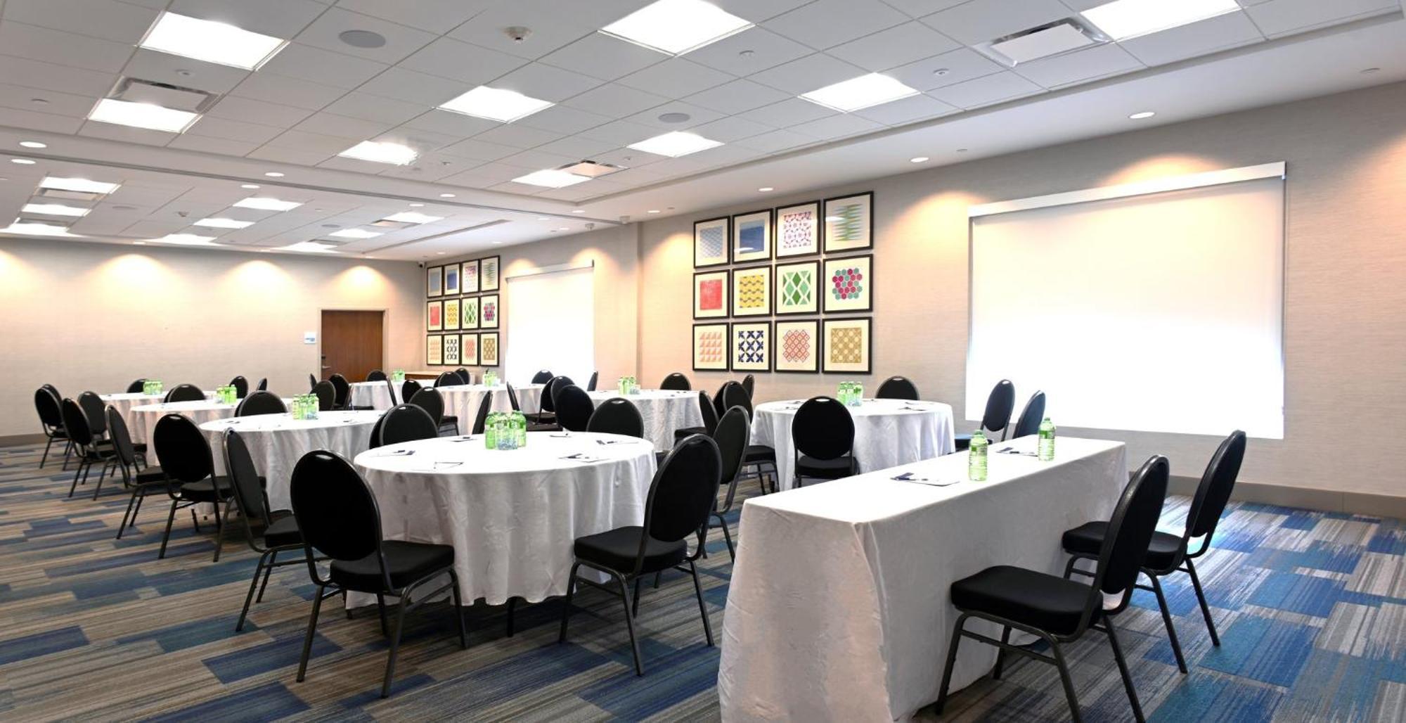 Holiday Inn Express & Suites - Aurora By Ihg Kültér fotó