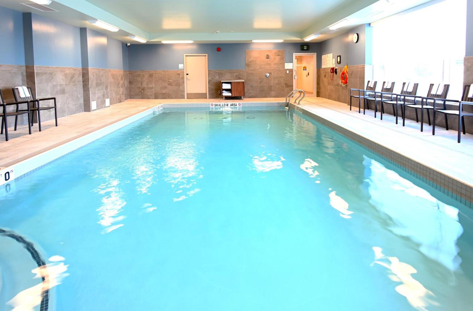 Holiday Inn Express & Suites - Aurora By Ihg Kültér fotó